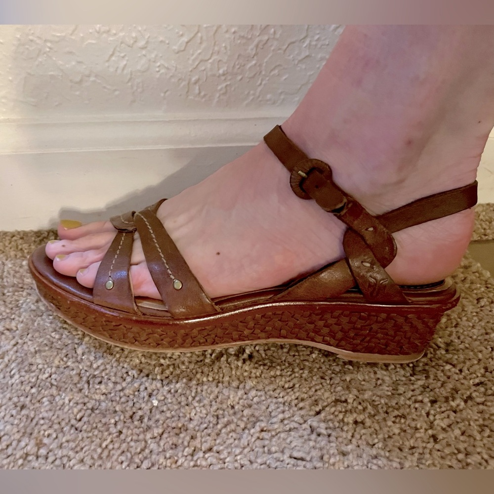 FRYE *RARE* Woven Leather Wedge Sandals | Sz 8 | cognac brown
